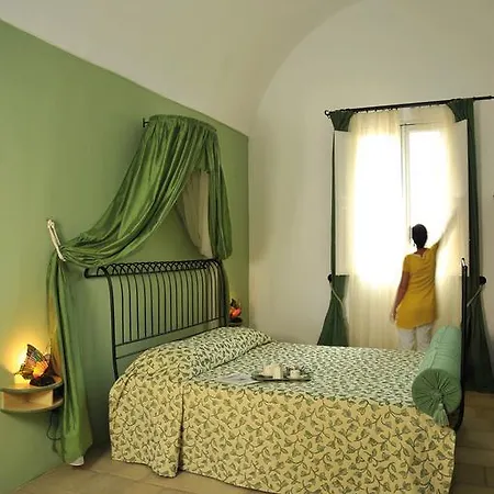Отель Donna Isabella 3*