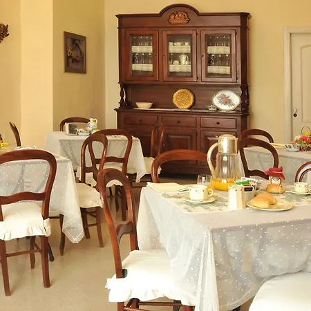 Donna Isabella Hotel