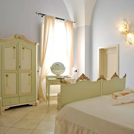 Donna Isabella Hotel