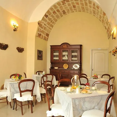 Donna Isabella Hotel 3*
